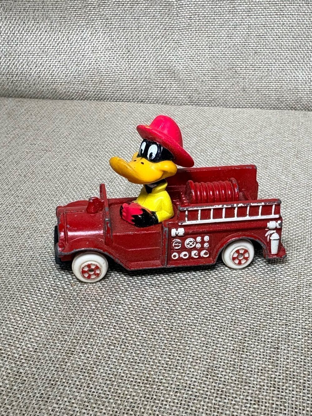 Vintage Ertl Looney Tunes Warner Bros. 1988 Red Daffy Duck Fire Engine Toy